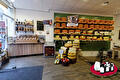 Kaaswand en toonbank in Groninger Kaasboetiek
